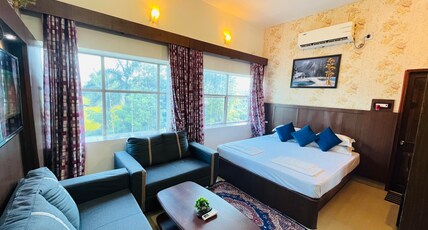 Hotel Palm Garden Room Type - Deluxe Room with Garden View King Bed