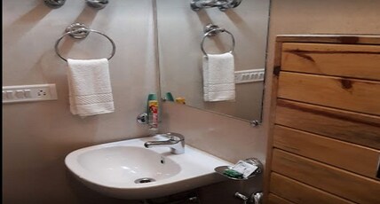 PHOUOIBEE HOTEL Room Type - Deluxe Room NON AC