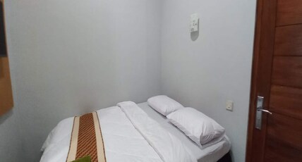 Hotel O Setia Budi Guest House 2 Room Type - Indonesia Deluxe Double