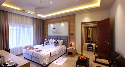 Woodnote Room Type - Deluxe Room AC