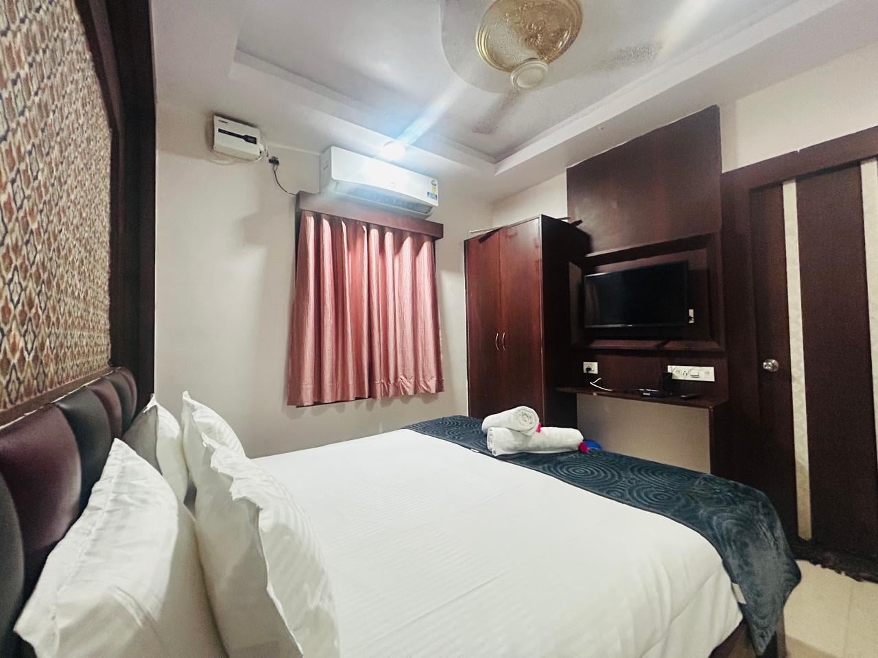 Hotel Gouri Palace - Tap to explore photos