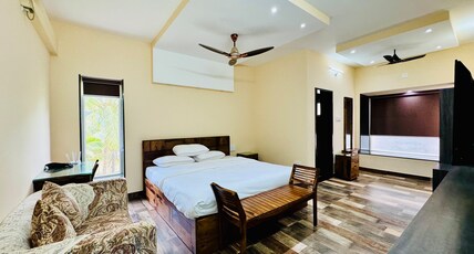 SUNSET SANDS Room Type - King Room FF