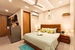 The Cozy Monks Golf Course Rd 1BHK Near Metro