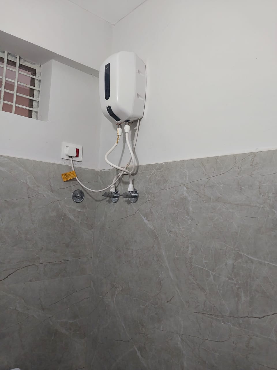 SRINIVASA HOMESTAY - Tap to explore photos