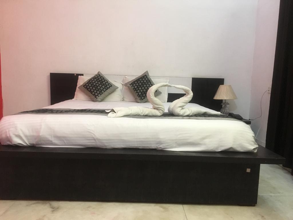 HOTEL R.S. GALEXY HARDOI - Tap to explore photos