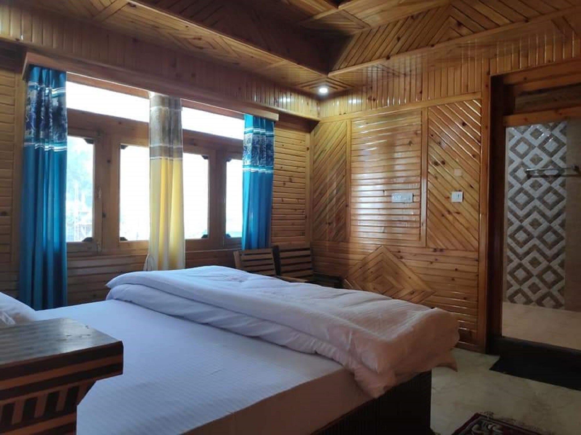 Hotel Uttarayan - Tap to explore photos