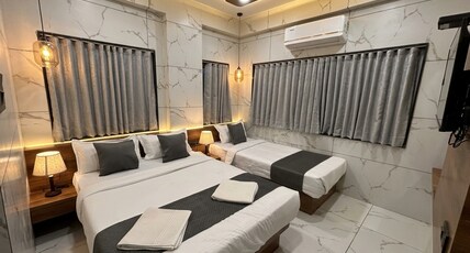 Hotel Shree Hari Teeen batti Chouk Room Type - Deluxe Three Bed