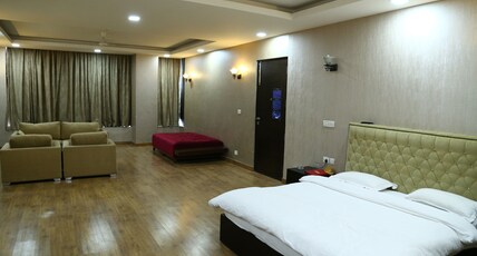 TDI Club Retreat Room Type - Deluxe King Room
