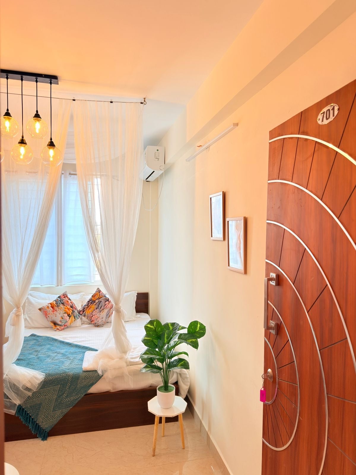 Romantic 1 bhk with private jacuzzi - Tap to explore photos