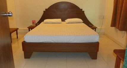 Hotel Rajdeep Room Type - Executive Non AC ( Below 21 Years are not allowed)
