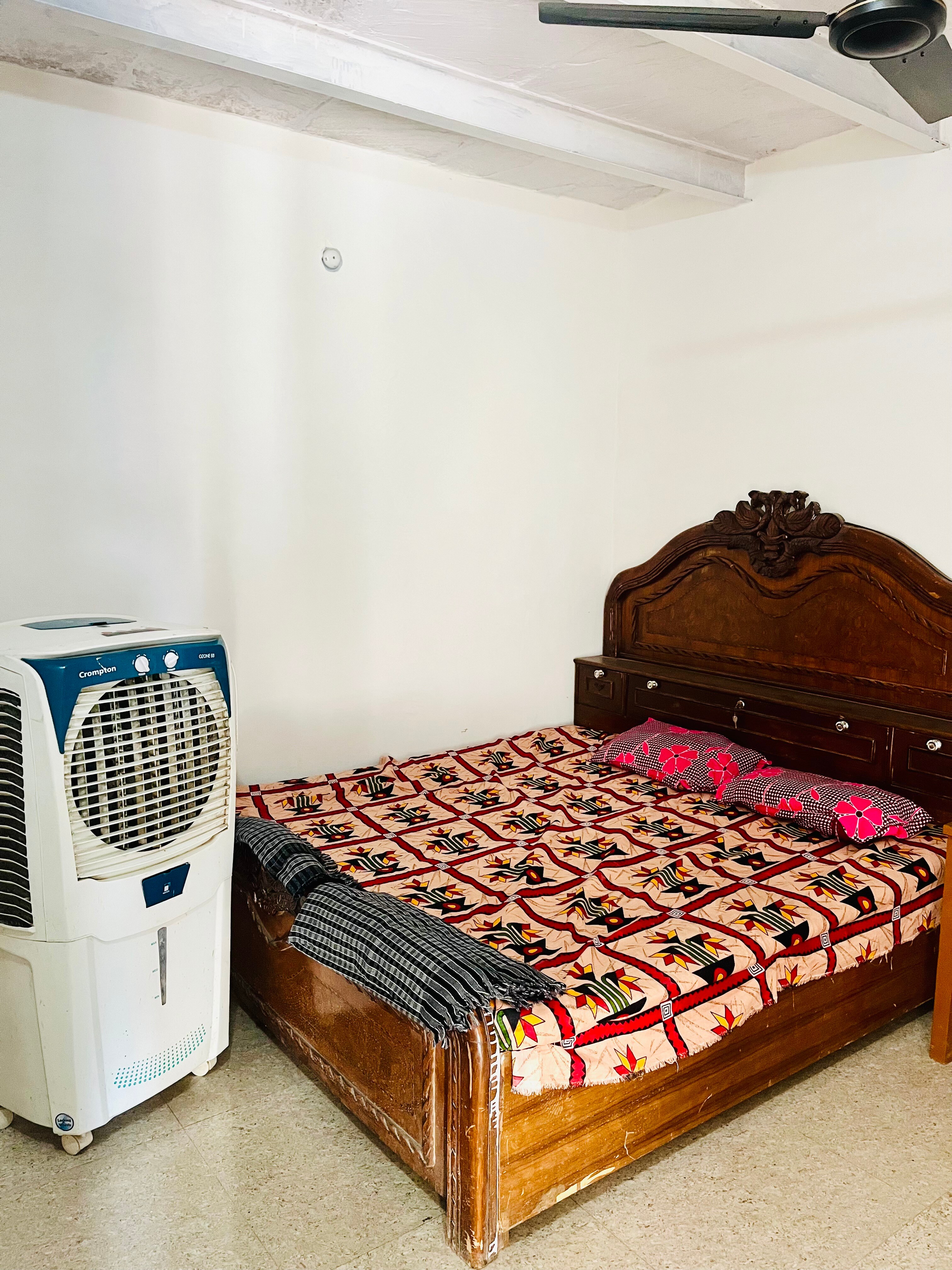 closed - Tap to explore photos