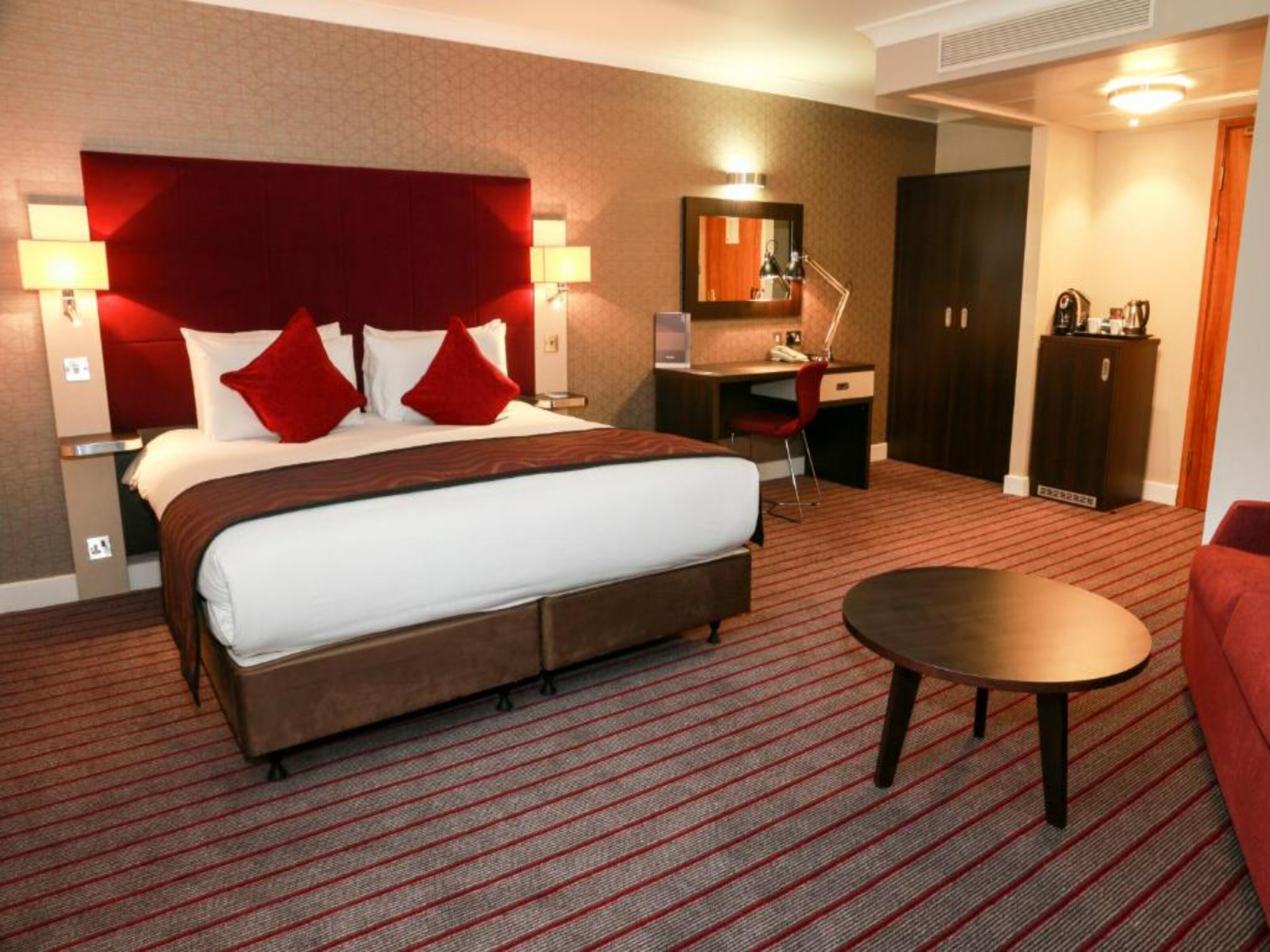 Mercure London Heathrow Hotel - Tap to explore photos