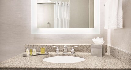DoubleTree by Hilton Colorado Springs Room Type - STANDARD KING