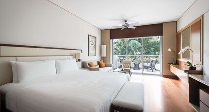 Shangri-La Hotel, Singapore Room Type - Garden Wing Deluxe Pool Twin