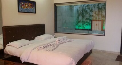 Raanjan Hills Resort Room Type - Suite Room with Lake View and Balcony