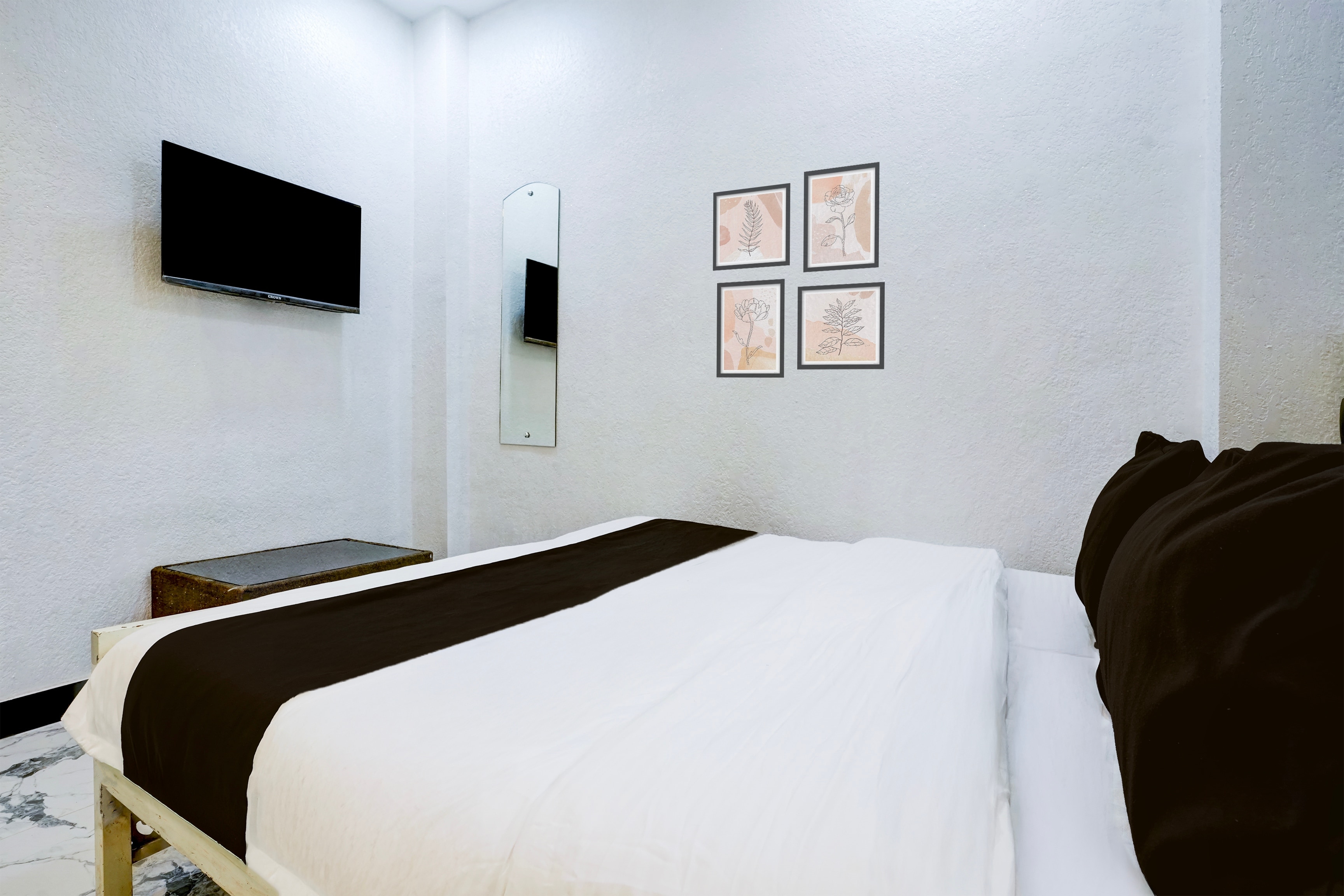Hotel O Khar East Near Railway Station - Tap to explore photos