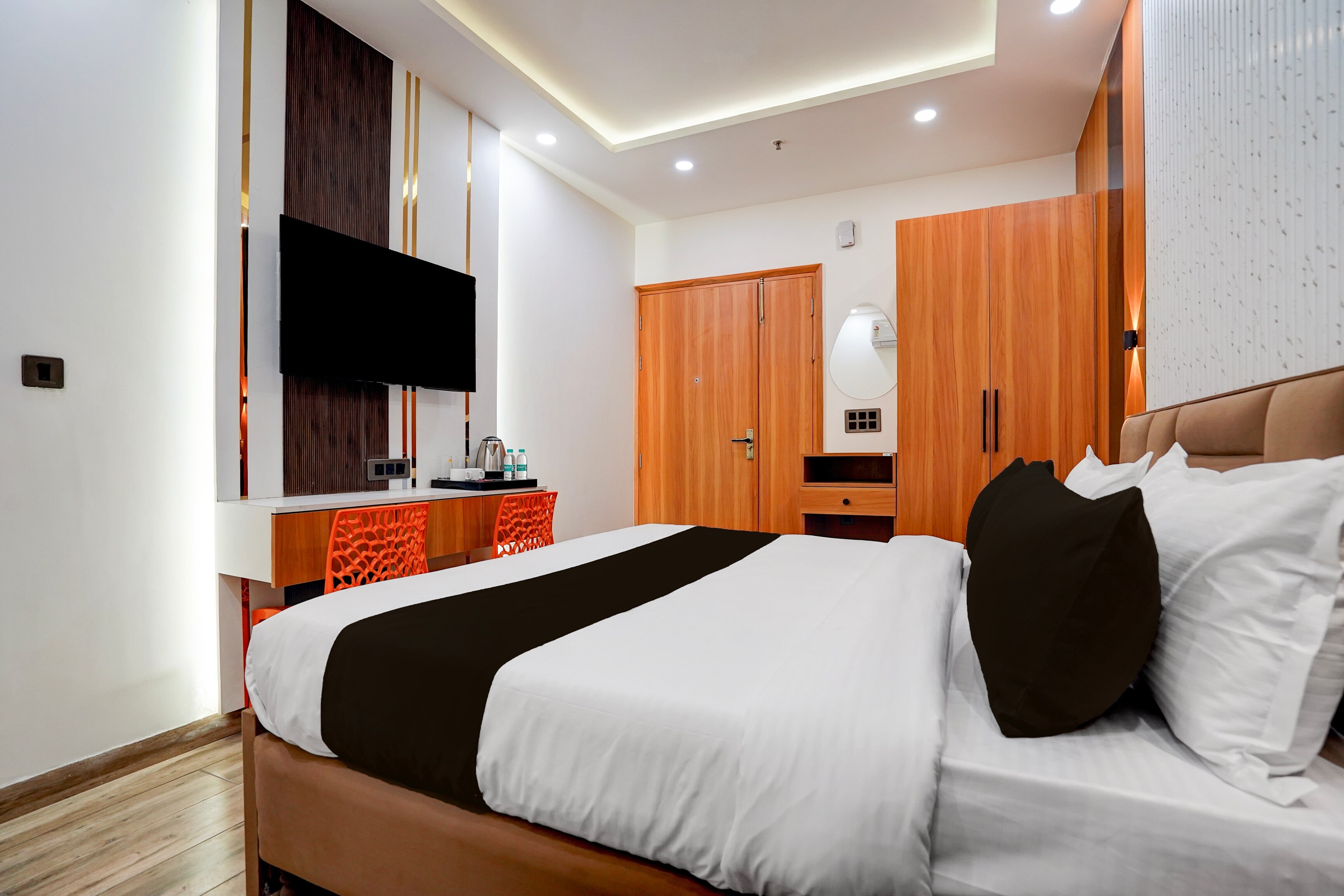 Super Townhouse Preet Vihar Delhi - Tap to explore photos