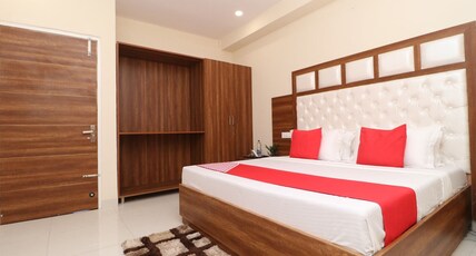 HOTEL WEST INN Room Type - Deluxe room