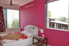Relax Inn, Matheran