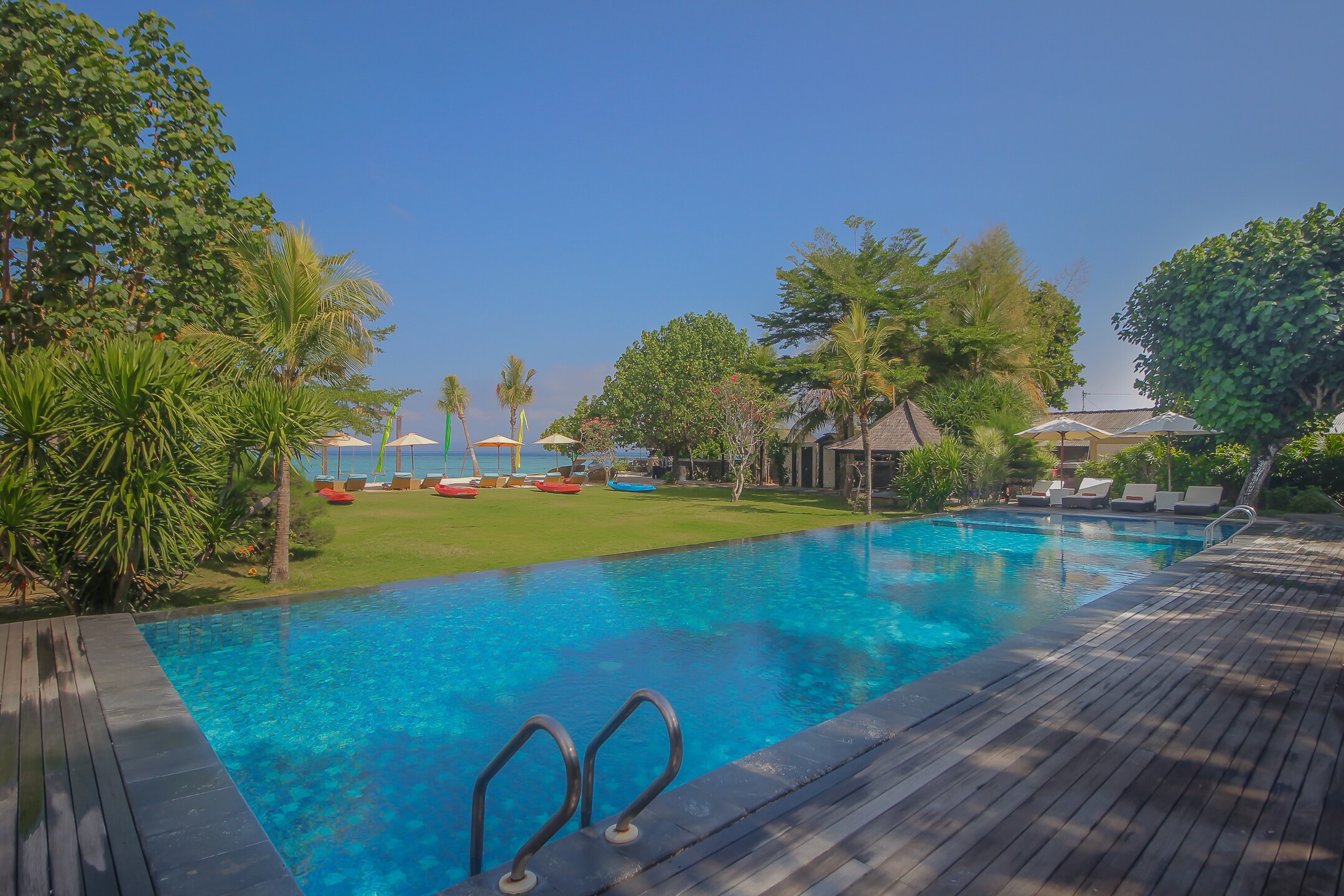 D'nusa Beach Club and Resort - Tap to explore photos