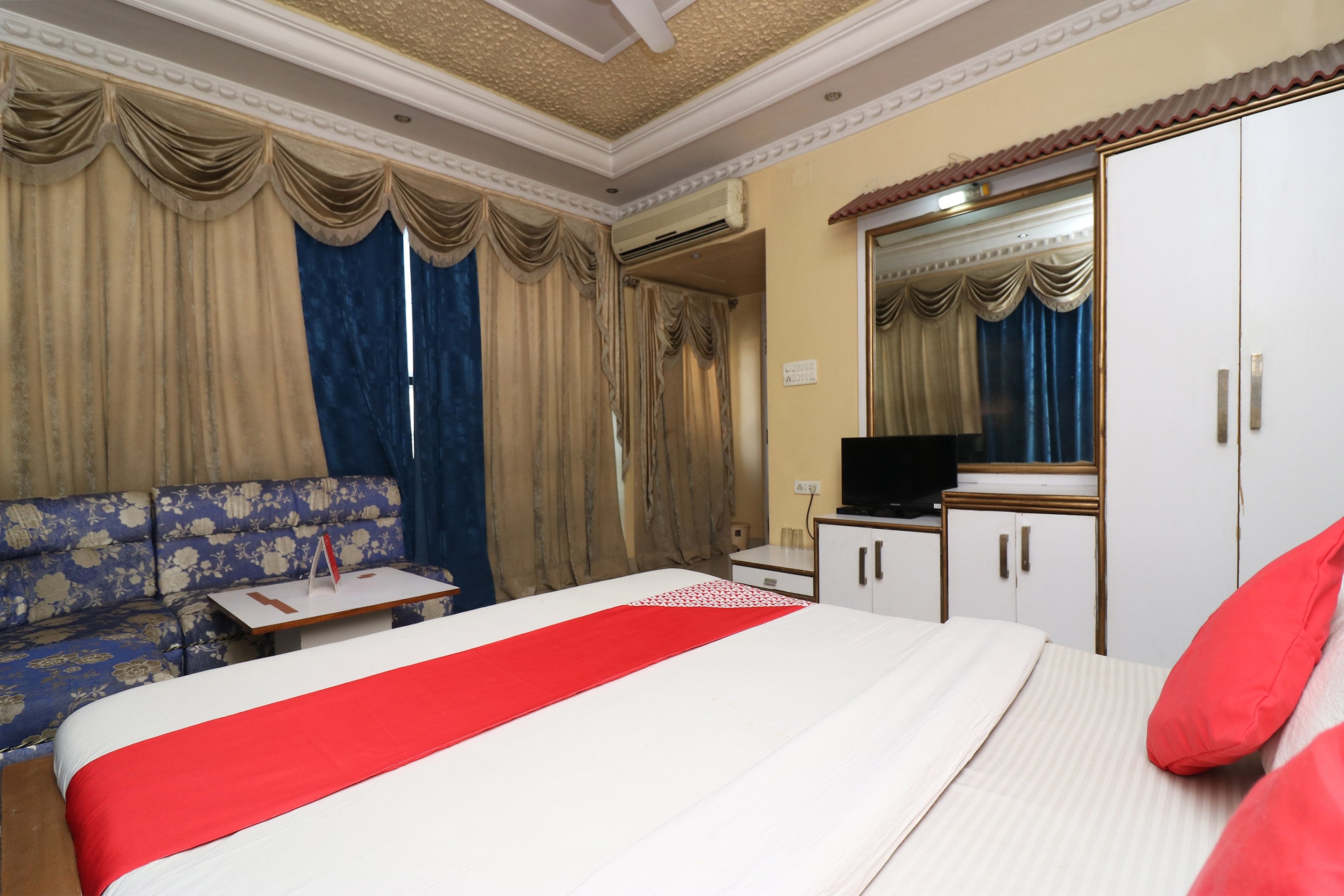 Super Hotel O Akash Regency - Tap to explore photos
