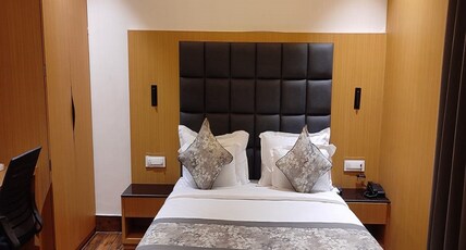 THE ROYAL RESIDENCY Room Type - Deluxe Room