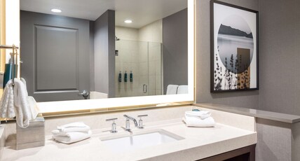 Hilton Promenade Branson Landing Room Type - 2 QUEEN BEDS DELUXE ROOM