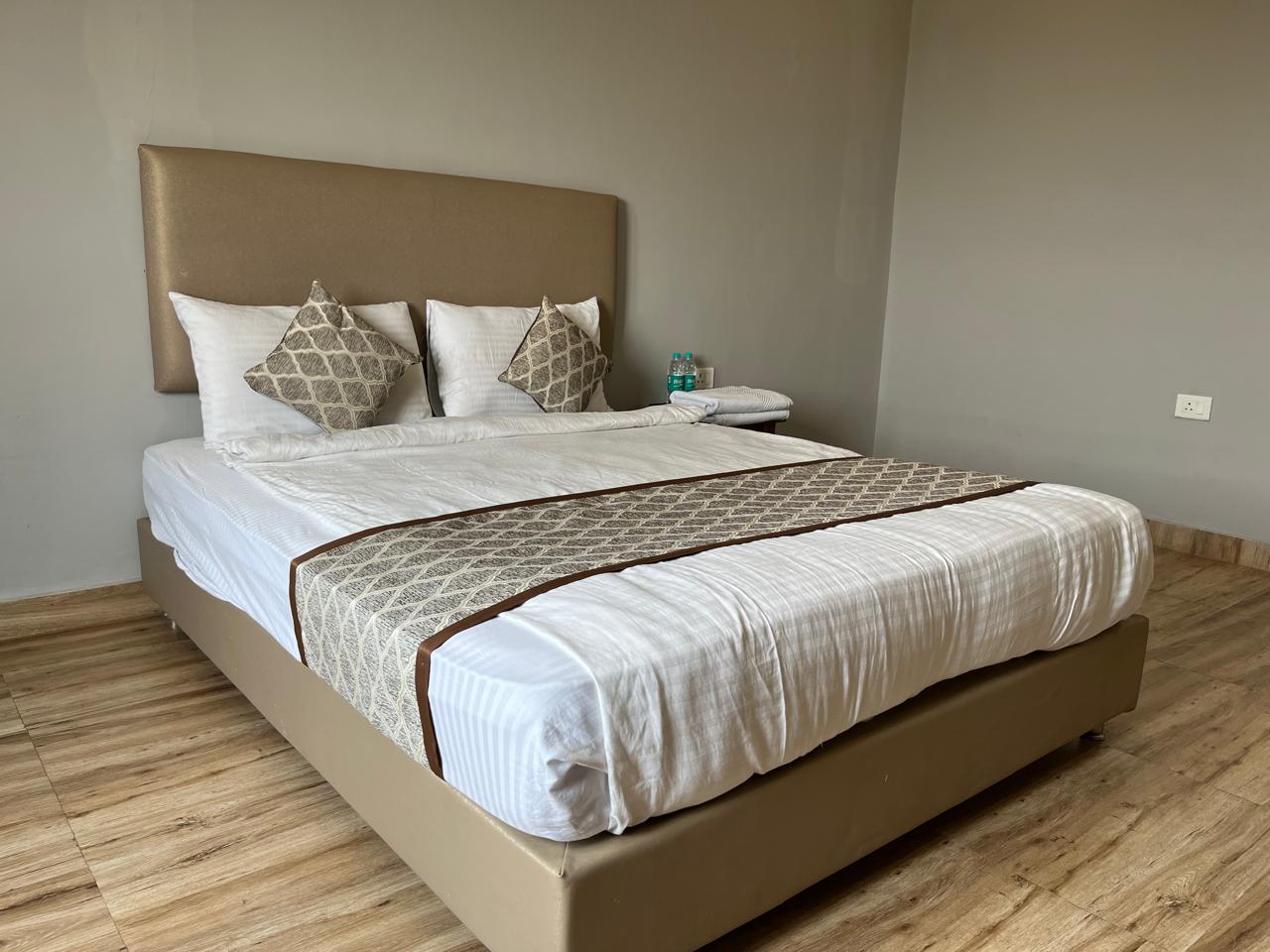 Lotus 601 Luxury 5BHK Entire Penthouse - Tap to explore photos