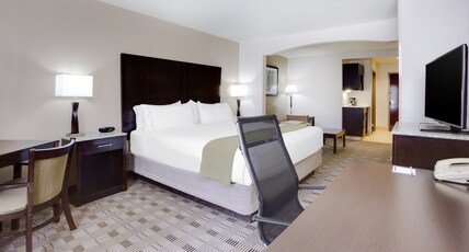 Holiday Inn Express Hotel & Suites Mebane Room Type - 1 King Standard Mobil Access Roll Shwr