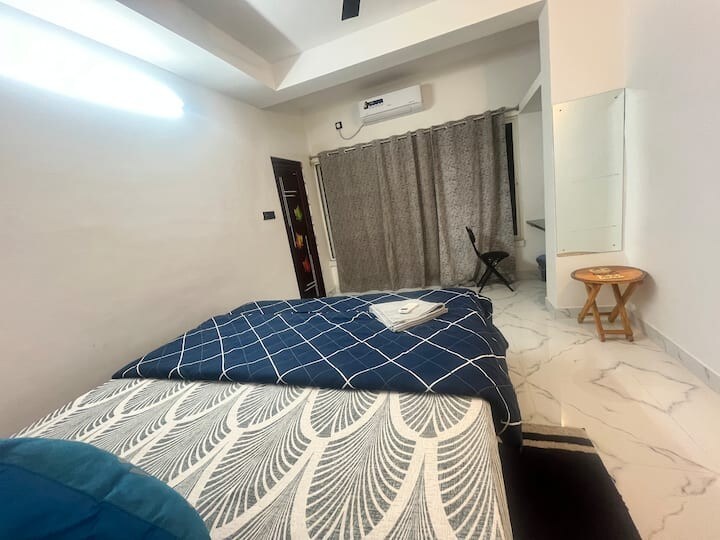 Private Cozy 2bhk AC | Manipal Hospital Mukundapur - Tap to explore photos