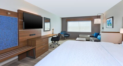 Holiday Inn Express & Suites EAU CLAIRE WEST I-94 Room Type - 1 King Suite Communications Accessible