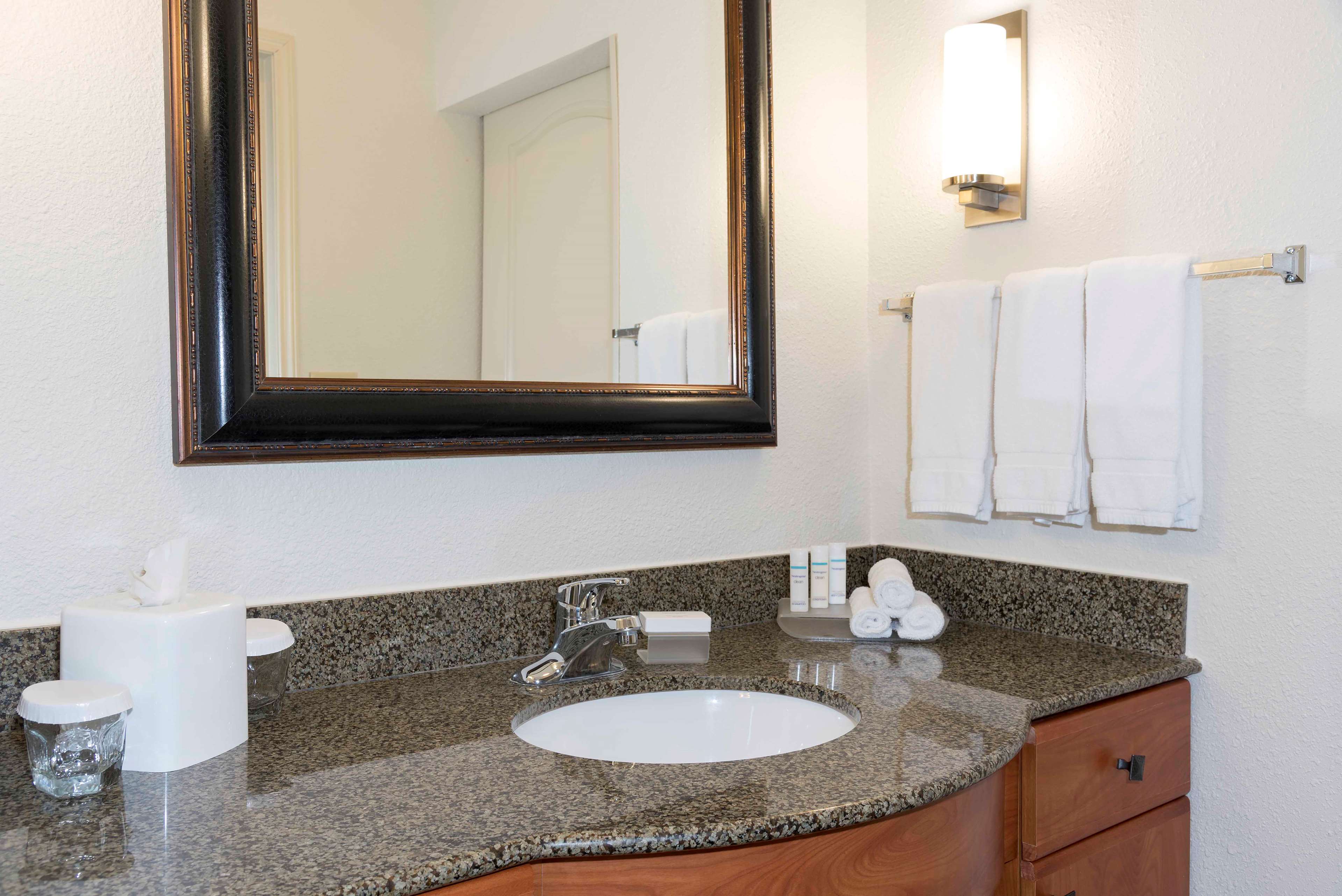 Homewood Suites by Hilton Indianapolis-Airport/Plainfield - Tap to explore photos