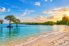 COCONHUTS BEACH RESORT