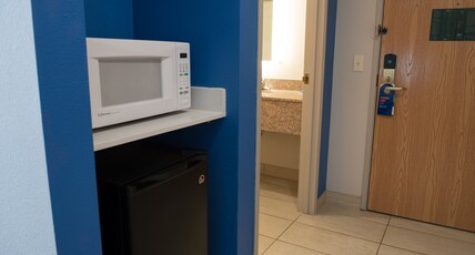 Holiday Inn Express & Suites ELKHART-SOUTH Room Type - 2 Queen Standard