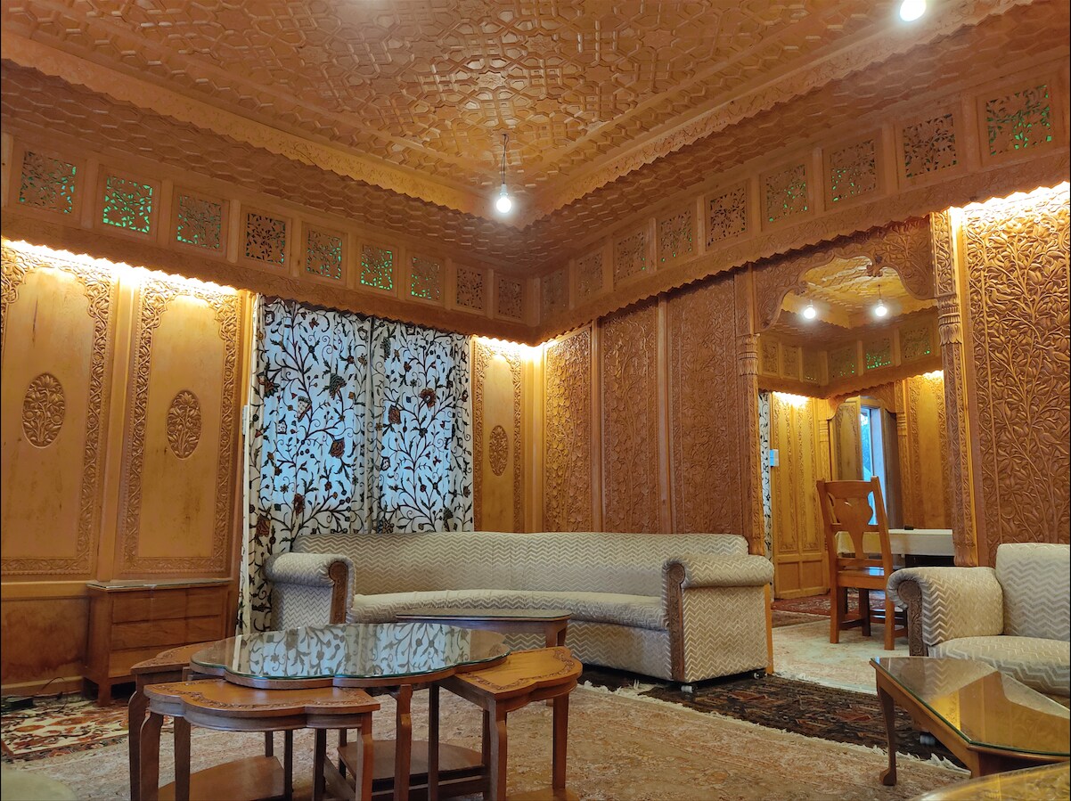 Kashmir Group of Houseboats - Tap to explore photos