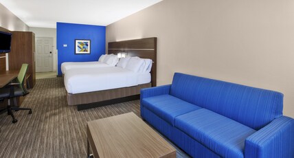 Holiday Inn Express & Suites Manchester, an IHG Hotel Room Type - 2 Queen Suite