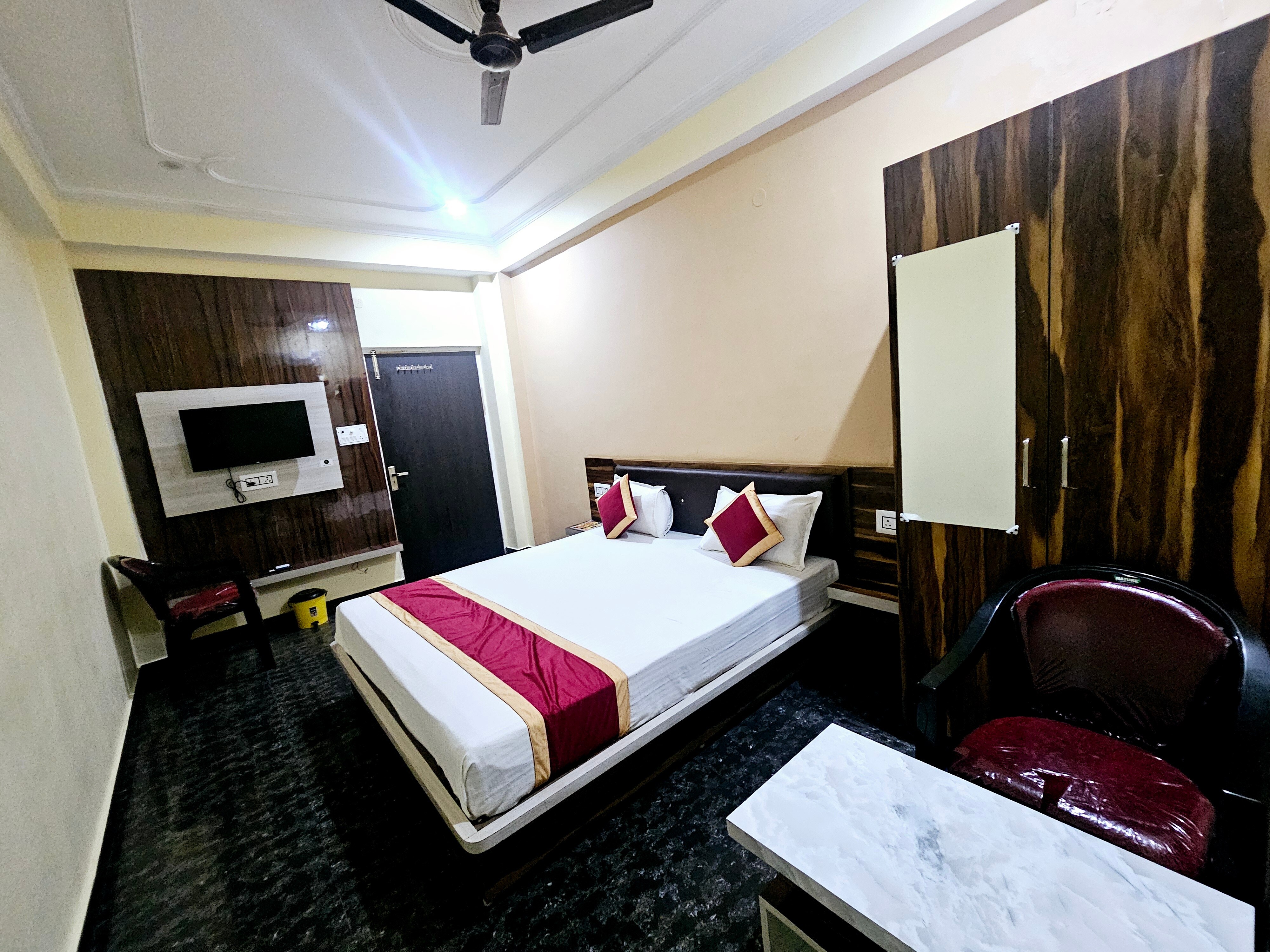 Hotel Usha Inn - Tap to explore photos