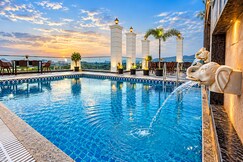 Revaas Pure Veg Lake View Hotel