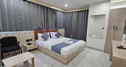 Hotel Royal View Room Type - Deluxe Double Bed Room with City View