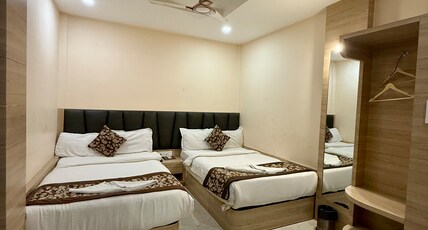 HOTEL GANAPATI Room Type - Deluxe Twin Room HOTEL GANAPATI Room Type - Deluxe Twin Room