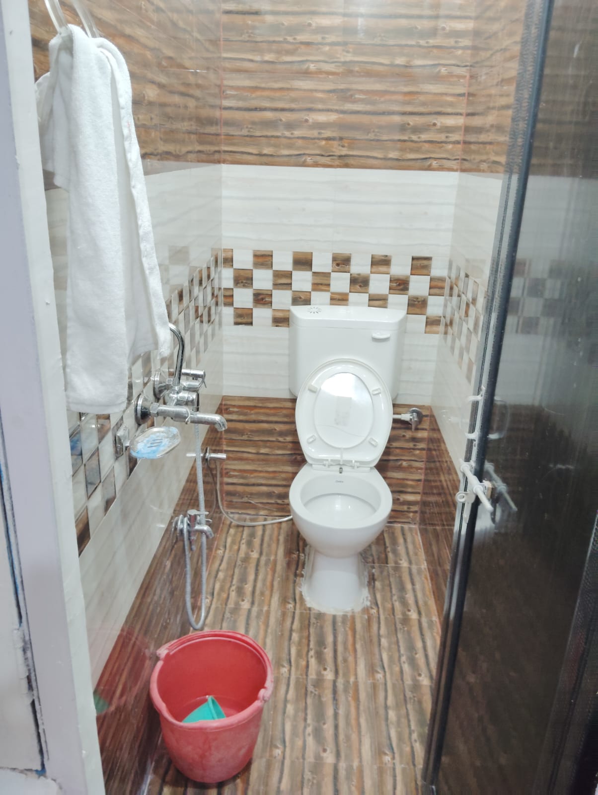 Kashi Vishwanaath Guest House - Tap to explore photos
