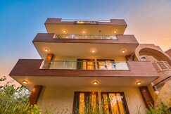 FabHotel The Lalit Vibes - Nr. DLF Phase 2 & MG Road Metro