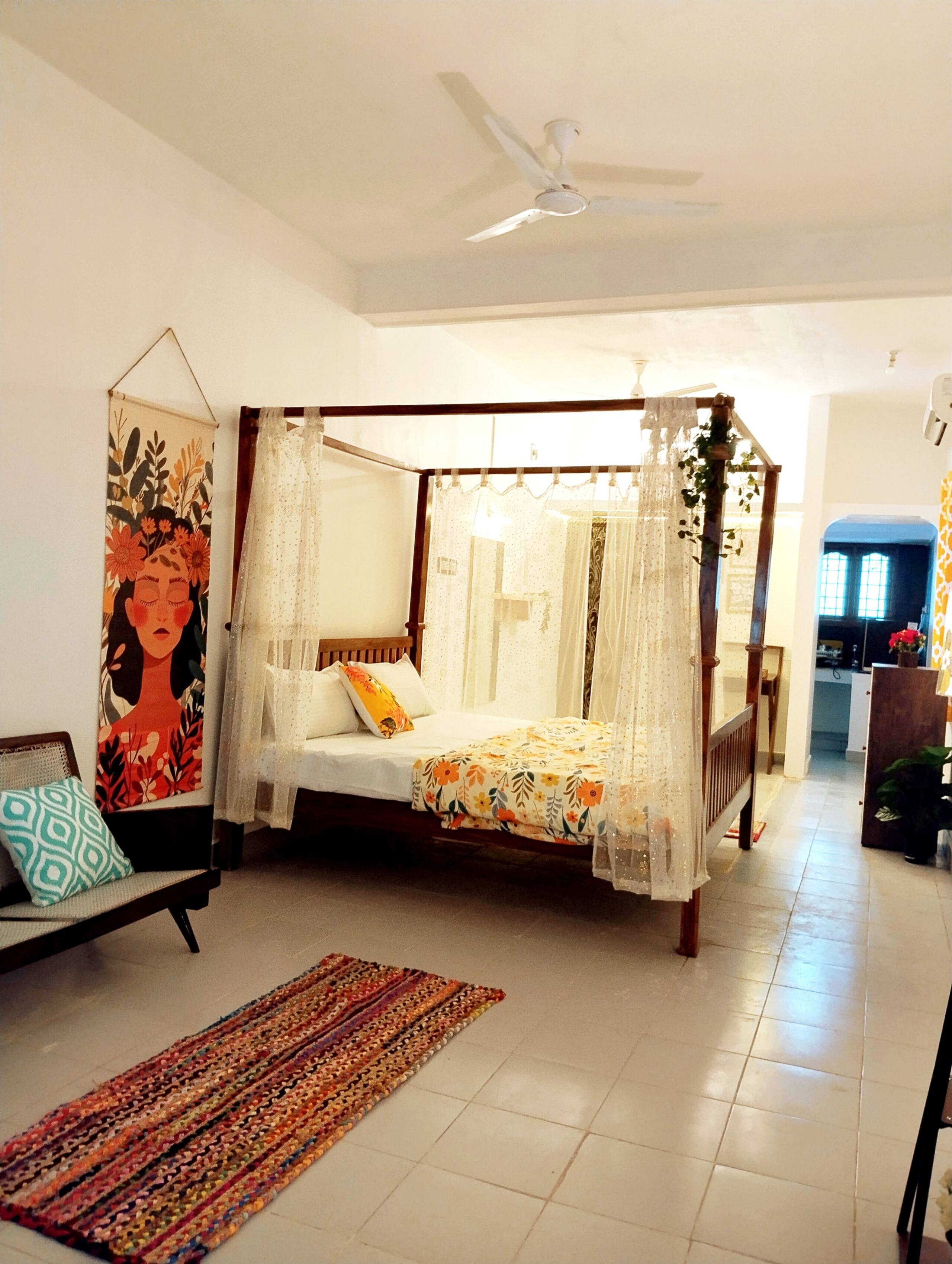 Comfortable 3BHK | 4.8 km Rock Beach Eletta - Tap to explore photos