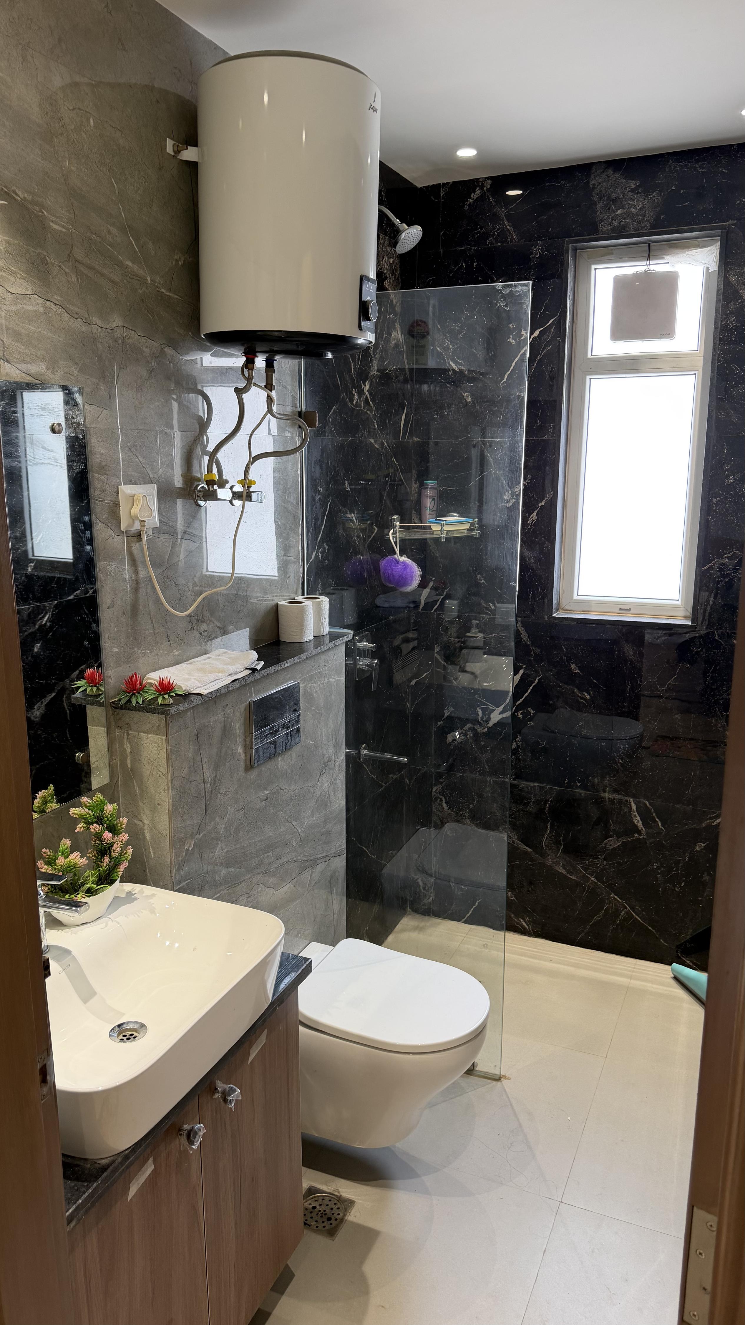 Cozy Studio Retreat near Star Mall, Gurugram - Tap to explore photos