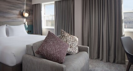 Doubletree by Hilton Bath Room Type - QUEEN SUPERIOR ROOM