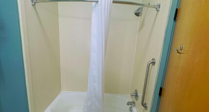 Best Western Plus Glen Allen Inn Room Type - 2 Queen Beds, Non-Smoking, Microwave And Refrigerator, Full Breakfast