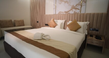 Hotel Rudra Regency Room Type - Premium deluxe twin bed room