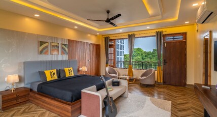 The Hosteller Bam Bir Room Type - Premium Double Room with Jacuzzi and Balcony