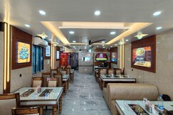 SAROJ HOTEL & RESTAURANT