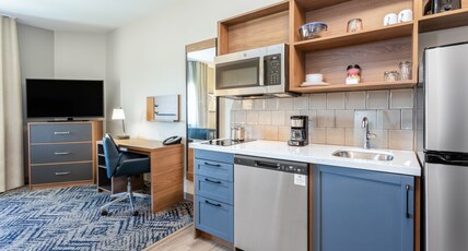 Candlewood Suites Grand Junction Room Type - 1 Queen Studio Suite Comm Access Kitchen